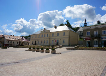 Odnowiony rynek w Chęcinach / Krzysztof Bujnowicz / Radio Kielce