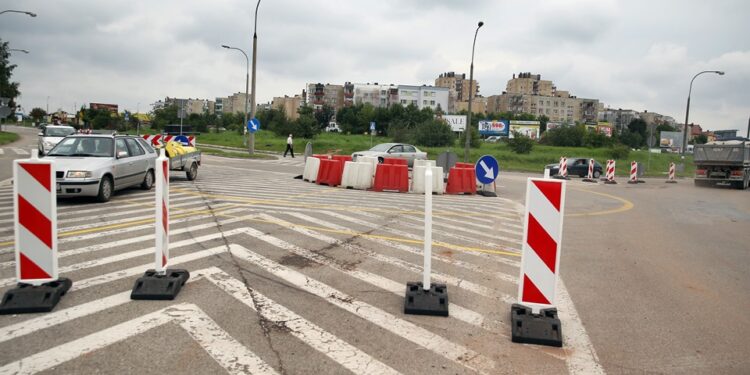 Remont Grunwaldzkiej od Poklasztornej do Szajnowicza. Zmiana organizacji ruchu.c / Stanisław Blinstrub / Radio Kielce