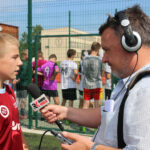 "Wakacje z futbolem 2014' - Marek Cender w rozmowie z uczestnikami turnieju / Kamil Król / Radio Kielce