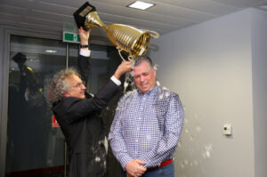 Na zakończenie konferencji prezes Vive Targów Bertus Servass wziął udział w akcji ICE BUCKET CHALLENGE / Kamil Król / Radio Kielce