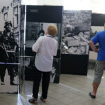 Projekcja filmu pt. "Miasto Ruin" oraz debata na temat Powstania Warszawskiego z udziałem zaproszonych gości w kinie Moskwa w Kielcach / Kamil Król / Radio Kielce