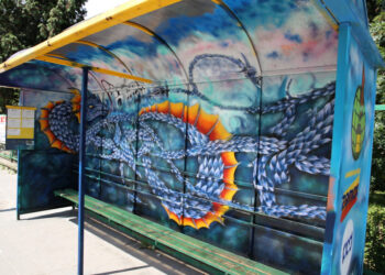 Przystanek przy ulicy Jagiellońskiej pomalowany przez grafficiarzy / Kamil Król / Radio Kielce