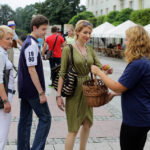 Młodzi Demokraci rozdawali jabłka w centrum Kielc / Wojciech Habdas / Radio Kielce