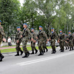 70 rocznica wybuchu Powstania Warszawskiego. Przemarsz na skwer Szarych Szeregów. / Wojciech Habdas / Radio Kielce