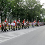 70 rocznica wybuchu Powstania Warszawskiego. Przemarsz na skwer Szarych Szeregów. / Wojciech Habdas / Radio Kielce