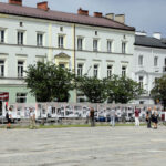 Na pl. Wolności można oglądać okolicznościową wystawę poświęconą Legionom Polskim w Krakowie. / Wojciech Habdas / Radio Kielce