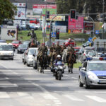 Pomnik Marszałka Józefa Piłsudskiego dotarł do Kielc. Monument na lawecie przejechał ulicami miasta. / Wojciech Habdas / Radio Kielce