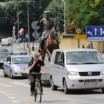 Pomnik Marszałka Józefa Piłsudskiego dotarł do Kielc. Monument na lawecie przejechał ulicami miasta. / Wojciech Habdas / Radio Kielce