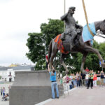 Pomnik Marszałka Józefa Piłsudskiego dotarł do Kielc. / Wojciech Habdas / Radio Kielce