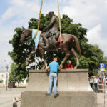 Pomnik Marszałka Józefa Piłsudskiego dotarł do Kielc. / Wojciech Habdas / Radio Kielce