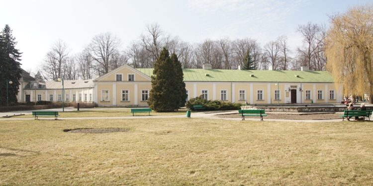 Pałac Tarnowskich w Końskich / Bubush / www.geolocation.ws