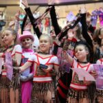 Wielka feta w galerii Korona (20 września 2014 r.) / Piotr Michalski / Radio Kielce