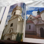 Prezentacja albumu, poświęconego najstarszej ostrowieckiej świątyni - kolegiacie pod wezwaniem Michała Archanioła. / Teresa Czajkowska / Radio Kielce