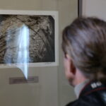 Wernisaż wystawy zdjęć Pawła Pierścińskiego w Dworku Laszczyków / Krzysztof Żołądek / Radio Kielce