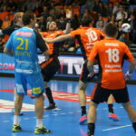 1. kolejka Ligi Mistrzów piłkarzy ręcznych: Kadetten Schaffhausen - Vive Tauron Kielce / Kamil Król / Radio Kielce