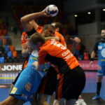 1. kolejka Ligi Mistrzów piłkarzy ręcznych: Kadetten Schaffhausen - Vive Tauron Kielce / Kamil Król / Radio Kielce