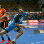 1. kolejka Ligi Mistrzów piłkarzy ręcznych: Kadetten Schaffhausen - Vive Tauron Kielce. Denis Buntić / Kamil Król / Radio Kielce