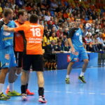 1. kolejka Ligi Mistrzów piłkarzy ręcznych: Kadetten Schaffhausen - Vive Tauron Kielce / Kamil Król / Radio Kielce