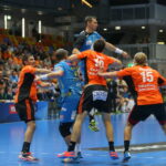 1. kolejka Ligi Mistrzów piłkarzy ręcznych: Kadetten Schaffhausen - Vive Tauron Kielce / Kamil Król / Radio Kielce