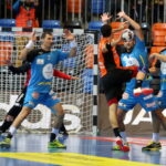 1. kolejka Ligi Mistrzów piłkarzy ręcznych: Kadetten Schaffhausen - Vive Tauron Kielce / Kamil Król / Radio Kielce