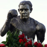 Uroczyste otwarcie memoriału imienia Leszka Drogosza. Odsłonięcie popiersia wybitnego pięściarza / Kamil Król / Radio Kielce