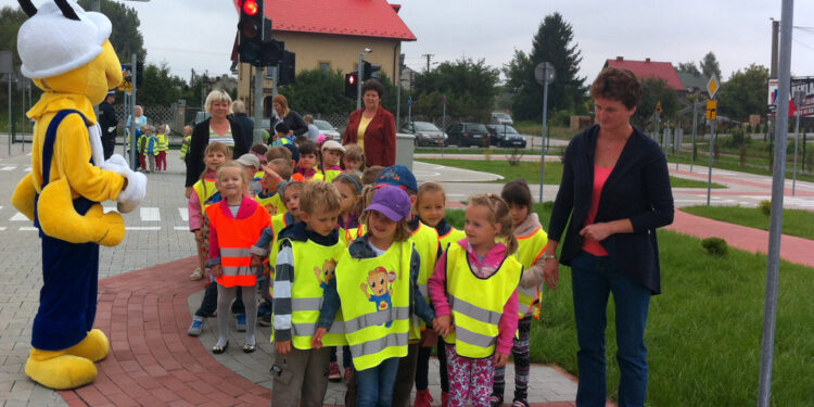 Akcja "Bezpieczna droga do szkoły" w Jędrzejowie / Ewa Pociejowska-Gawęda / Radio Kielce