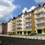 Kieleckie Towarzystwo Budownictwa Społecznego przekazało pierwsze klucze do mieszkań w zakończonej inwestycji w budynkach przy ul. Puscha 34, 36, 38 / Wojciech Habdas / Radio Kielce