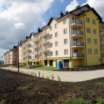 Kieleckie Towarzystwo Budownictwa Społecznego przekazało pierwsze klucze do mieszkań w zakończonej inwestycji w budynkach przy ul. Puscha 34, 36, 38 / Wojciech Habdas / Radio Kielce