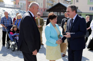 Kieleckie Towarzystwo Budownictwa Społecznego przekazało pierwsze klucze do mieszkań w zakończonej inwestycji w budynkach przy ul. Puscha 34, 36, 38 / Wojciech Habdas / Radio Kielce