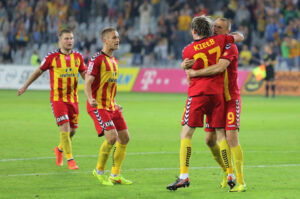 Mecz Korona Kielce - Podbeskidzie Bielsko-Biała. 2:1 dla Korony! Akcja lewą stroną Trytki, ostre dośrodkowanie, piłka odbita przez Peskovicia i gol Kiełba do pustej bramki. / Wojciech Habdas / Radio Kielce