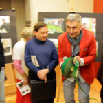 Wernisaż wystawy fotografii „Subiektywnie...” Krzysztofa Karolczyka połączony z prezentacją zdjęć słuchaczy Radia Kielce. Na zdjęciu Krzysztof Karolczyk. / Wojciech Habdas / Radio Kielce