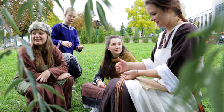 I Liceum Ogólnokształcące im. S. Żeromskiego, Piknik historyczno-edukacyjny, zorganizowany przez Klub Historyczny HIRD / Wojciech Habdas / Radio Kielce