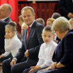 Donald Tusk wziął udział w uroczystej inauguracji roku szkolnego w Publicznej Szkole Podstawowej nr 5 imienia Stefana Żeromskiego w Ostrowcu Świętokrzyskim. / Wojciech Habdas / Radio Kielce