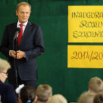 Donald Tusk wziął udział w uroczystej inauguracji roku szkolnego w Publicznej Szkole Podstawowej nr 5 imienia Stefana Żeromskiego w Ostrowcu Świętokrzyskim. / Wojciech Habdas / Radio Kielce