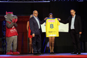 Oficjalna prezentacja zespołu Vive Tauron Kielce przed inauguracją nowego sezonu. Przedstawiono nowego sponsora,firmę Tauron. / Wojciech Habdas / Radio Kielce