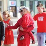 Wolontariusze tańczą poloneza na sto dni przed finałem Szlachetnej Paczki / Wojciech Habdas / Radio Kielce