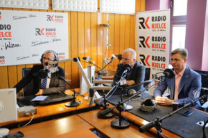 Studio Polityczne Radia Kielce. Bartłomiej Zapała, Grzegorz Banaś, Sławomir Kopyciński / Wojciech Habdas / Radio Kielce