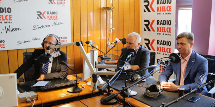 Studio Polityczne Radia Kielce. Bartłomiej Zapała, Grzegorz Banaś, Sławomir Kopyciński / Wojciech Habdas / Radio Kielce