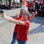 Wolontariusze tańczą poloneza na sto dni przed finałem Szlachetnej Paczki / Wojciech Habdas / Radio Kielce