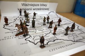 Wystawa modeli i militariów z czasów II Wojny Światowej / Stanisław Blinstrub / Radio Kielce