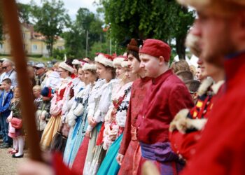 Inscenizacja i jarmark w Podzamczu Chęcińskim / Stanisław Blinstrub / Radio Kielce