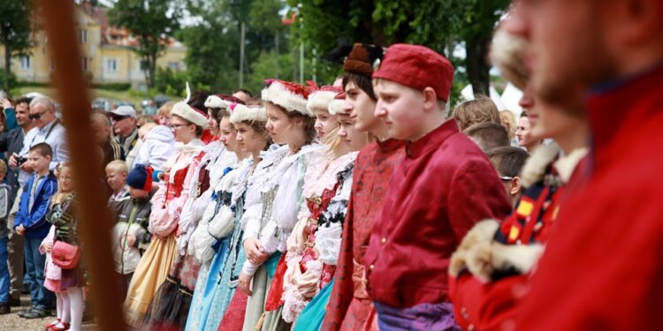 Inscenizacja i jarmark w Podzamczu Chęcińskim / Stanisław Blinstrub / Radio Kielce