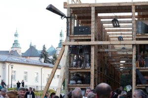 Otwarcie instalacji tężnia na Placu artystów w Kielcach / Stanisław Blinstrub / Radio Kielce