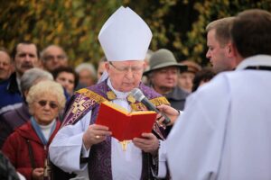 Biskup Kazimierz Ryczan oczami fotoreporterów (11 października 2014 r.) / Radio Kielce