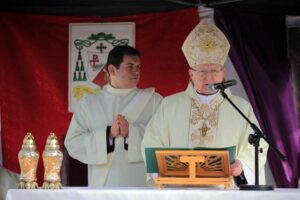 Biskup Kazimierz Ryczan oczami fotoreporterów (11 października 2014 r.) / Radio Kielce