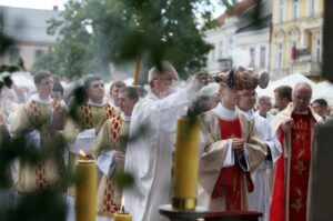 Biskup Kazimierz Ryczan oczami fotoreporterów (11 października 2014 r.) / Radio Kielce