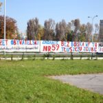 10.10.2014 Happening w 4 LO. Szkoła walczy o pieniądze z budżetu obywatelskiego na remont boiska / Stanisław Blinstrub / Radio Kielce