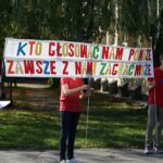 10.10.2014 Happening w 4 LO. Szkoła walczy o pieniądze z budżetu obywatelskiego na remont boiska / Stanisław Blinstrub / Radio Kielce