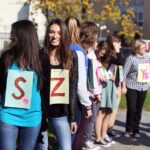 10.10.2014 Happening w 4 LO. Szkoła walczy o pieniądze z budżetu obywatelskiego na remont boiska / Stanisław Blinstrub / Radio Kielce