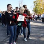 10.10.2014 Happening w 4 LO. Szkoła walczy o pieniądze z budżetu obywatelskiego na remont boiska / Stanisław Blinstrub / Radio Kielce